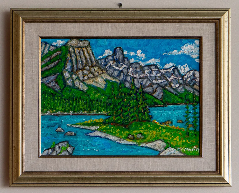 Mountains behind a spit in a lake.